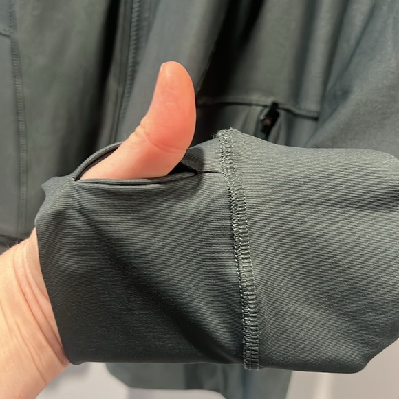 Zip-up Long-sleeve Sports Top - Picture 3 of 12